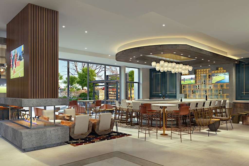 Centro Sonoma Wine Country, Tapestry Collection Hilton Rohnert Park