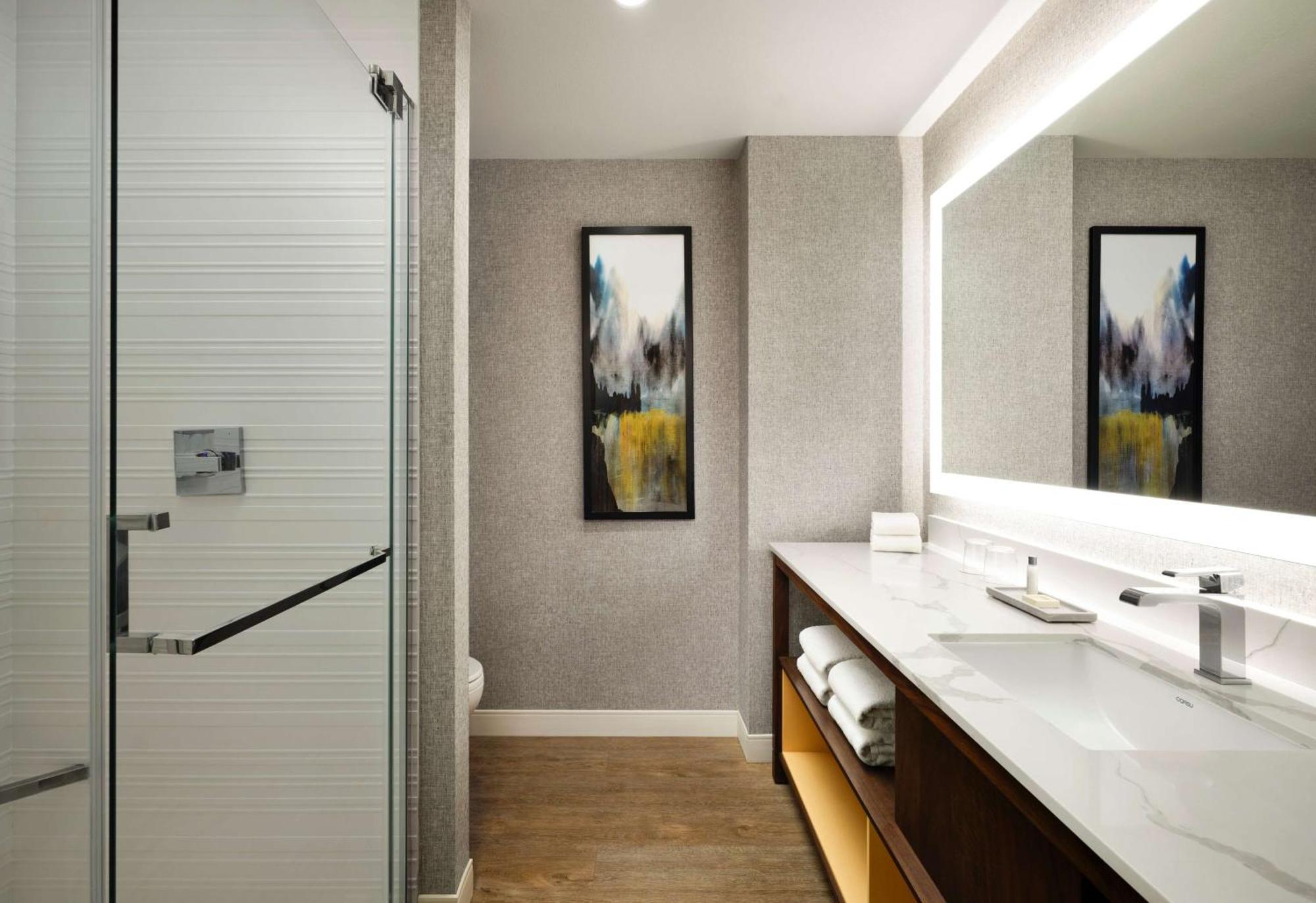 Hotel Centro Sonoma Wine Country, Tapestry Collection Hilton Rohnert Park
